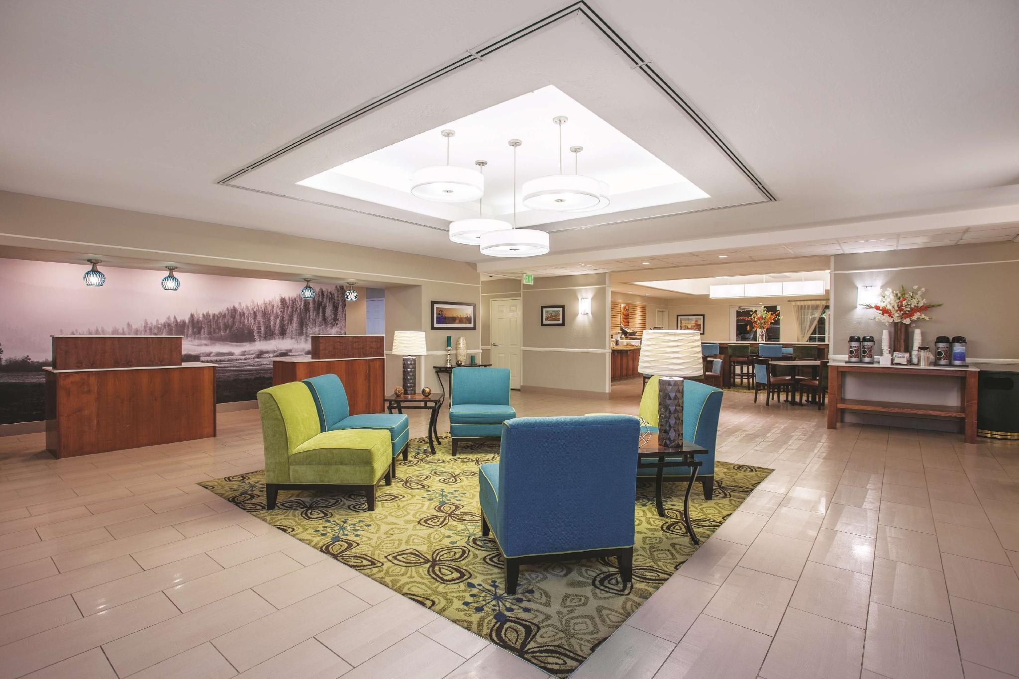 La Quinta By Wyndham Bakersfield North Hotel Exterior photo