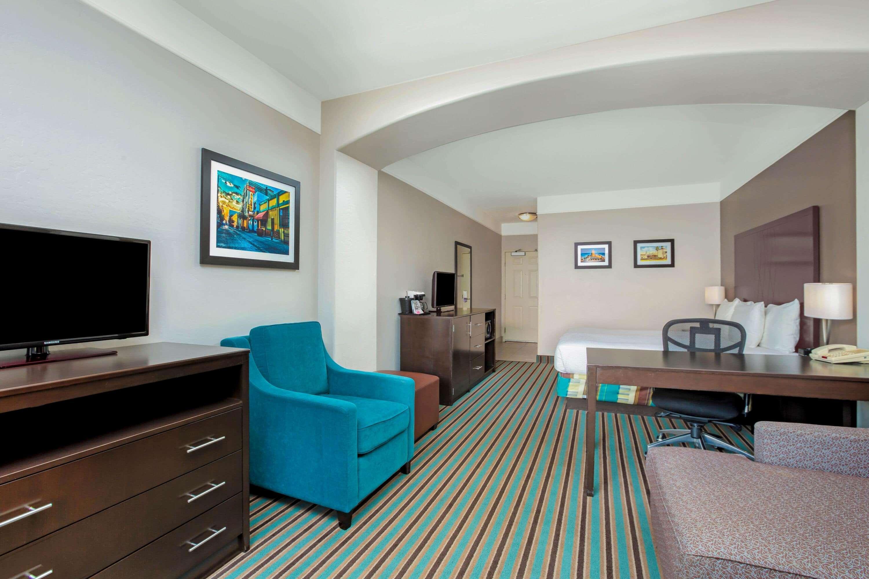 La Quinta By Wyndham Bakersfield North Hotel Exterior photo