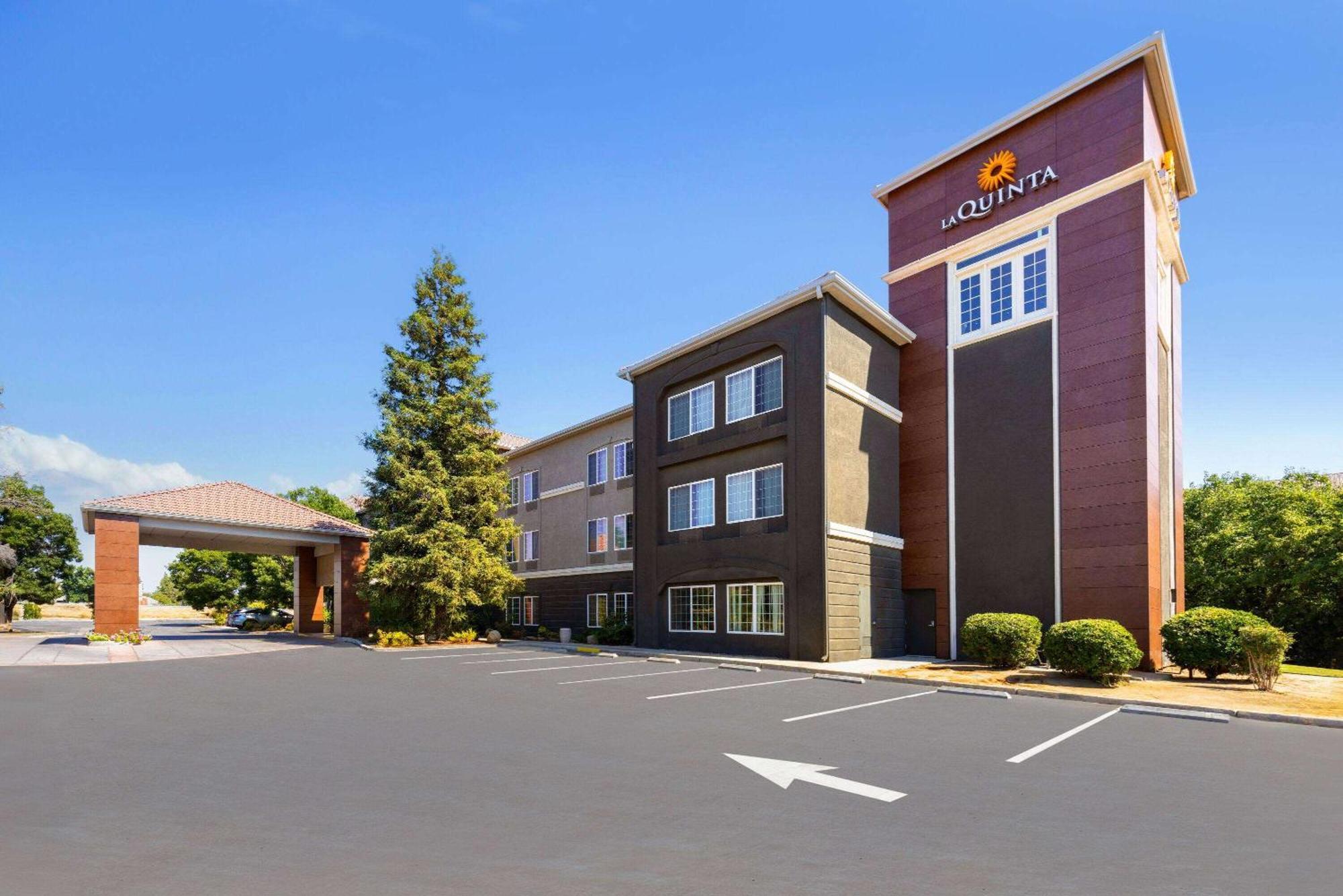 La Quinta By Wyndham Bakersfield North Hotel Exterior photo